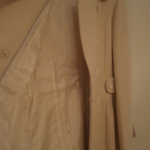 🎊Sale! 🎊Worn once EUC Cream coat!! - Picture 5 of 6